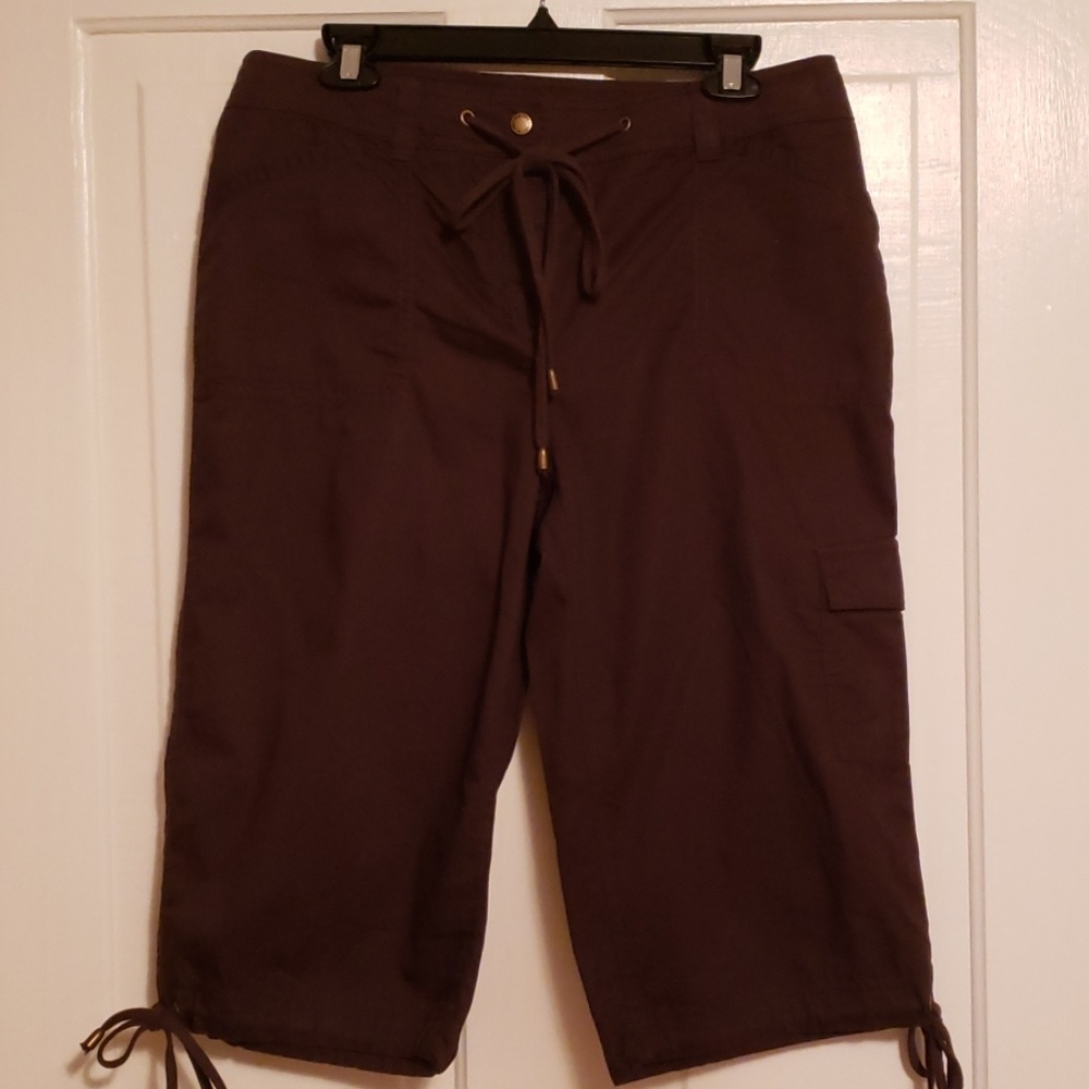 JONES OF NEW YORK SPORT CAPRIS NWT